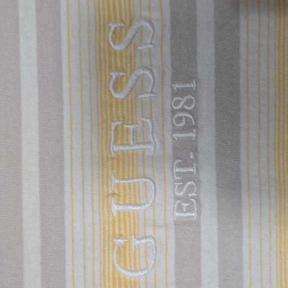 VINTAGE Guess MENs Striped Yellow and White T-Shirt - Size Medium - Picture 3 of 3